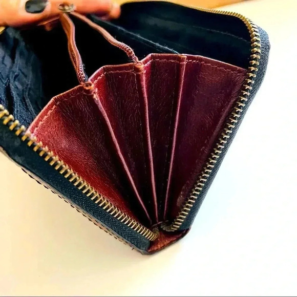 Fossil RFID Large Leather Zip Around Key Per Wallet - Picture 9 of 10